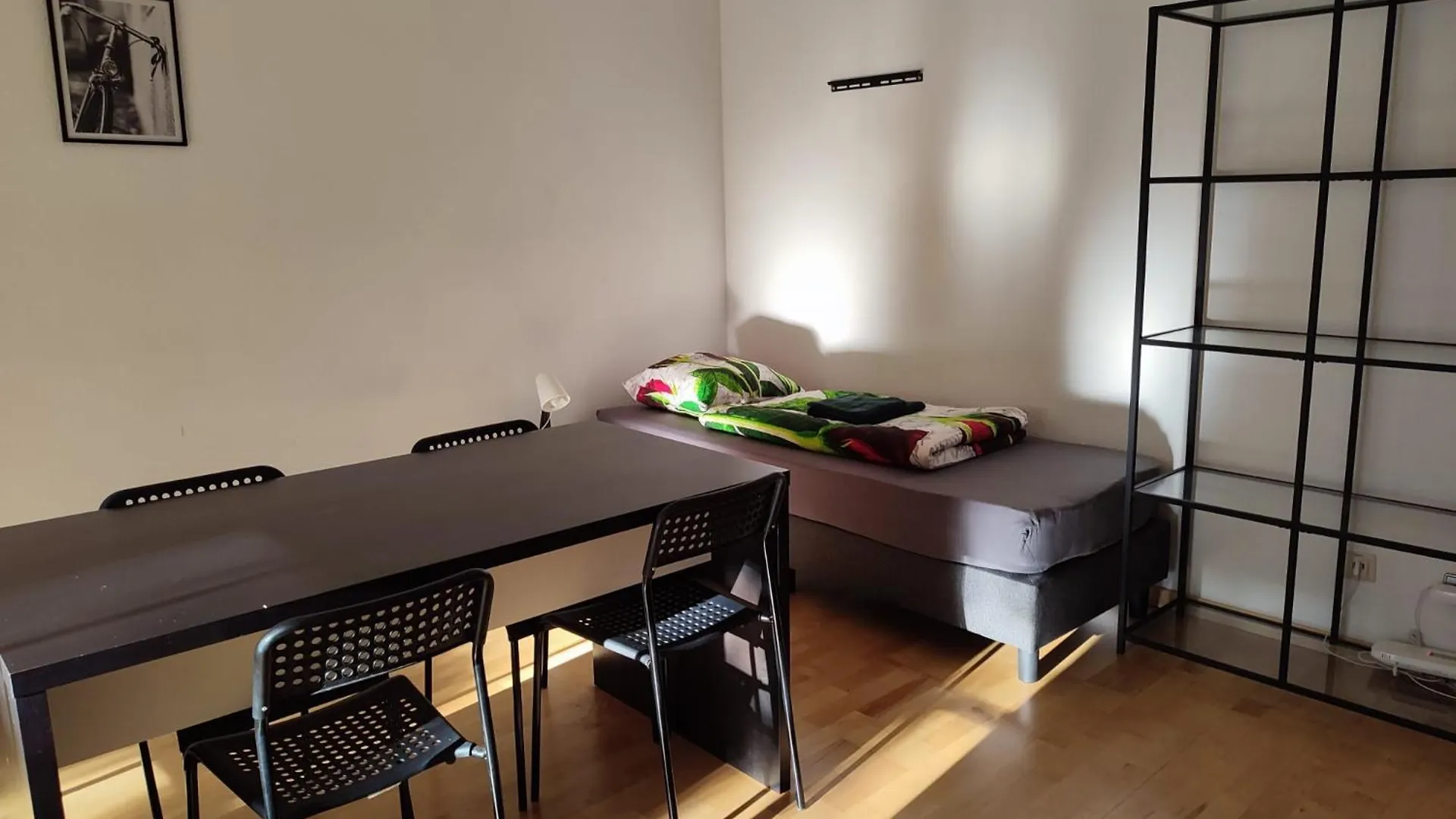 Monteurwohnung Mit Garten Duesseldorf 6 Personen 0*, Dusseldorf
